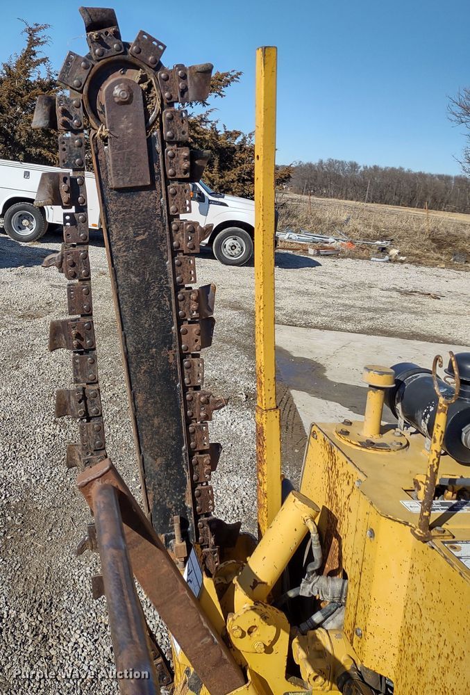 image for item MD9393 1997 Vermeer LM-42  cable plow