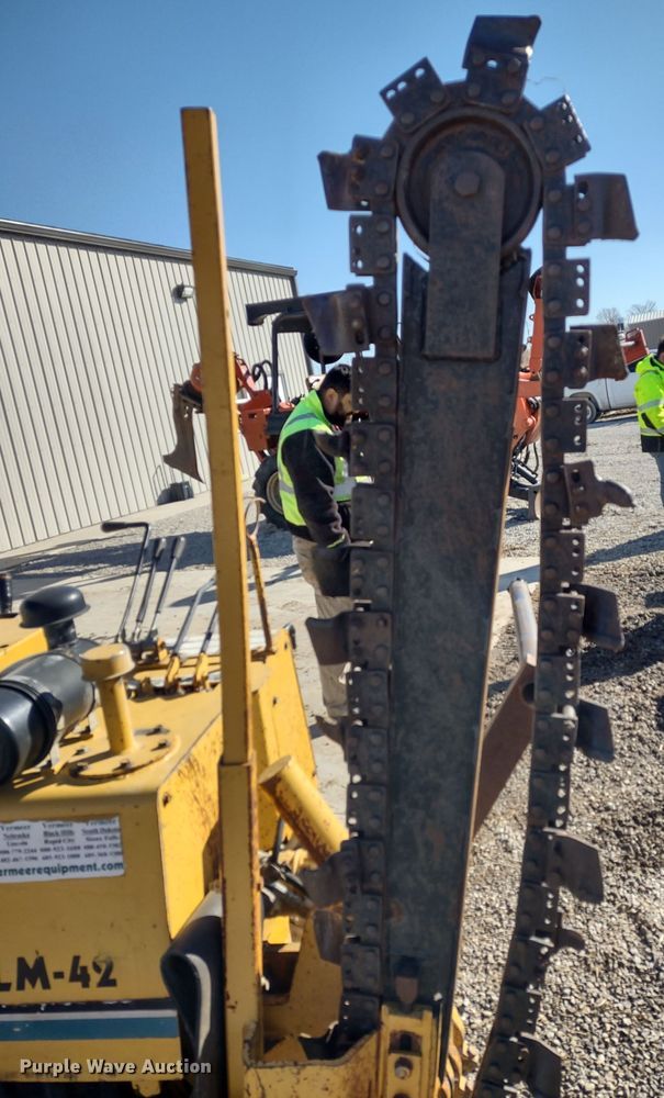 image for item MD9393 1997 Vermeer LM-42  cable plow