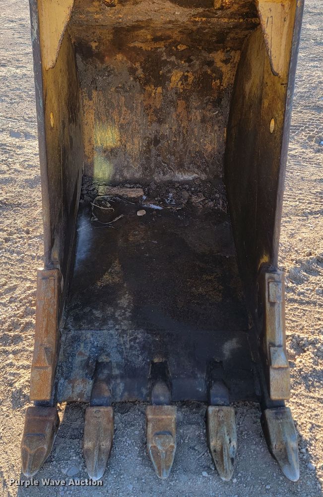 image for item ME9729 Caterpillar 225 LC  excavator