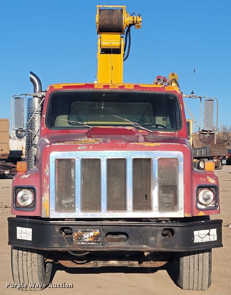 image for item ME9730 1981 International F-2654  crane truck