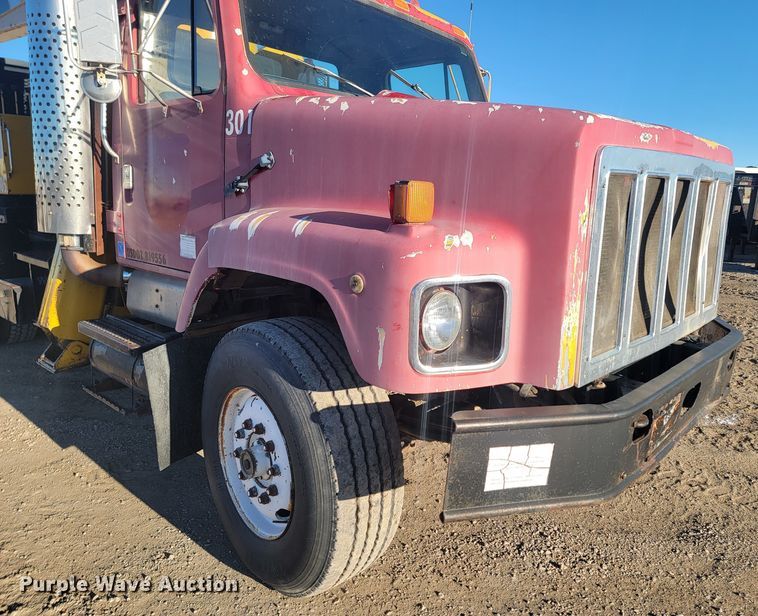 image for item ME9730 1981 International F-2654  crane truck