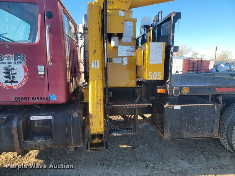 image for item ME9730 1981 International F-2654  crane truck