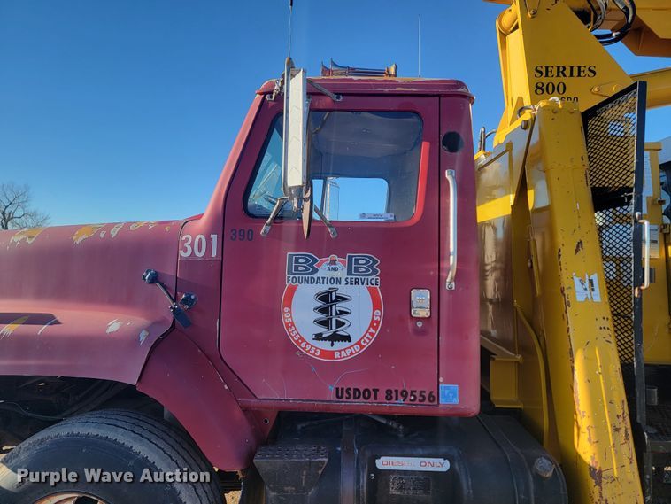 image for item ME9730 1981 International F-2654  crane truck