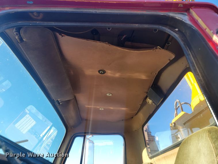 image for item ME9730 1981 International F-2654  crane truck