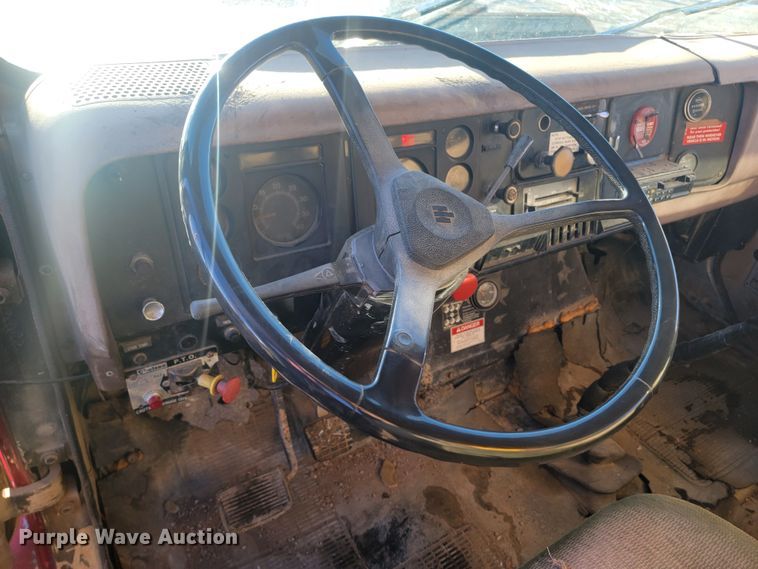 image for item ME9730 1981 International F-2654  crane truck