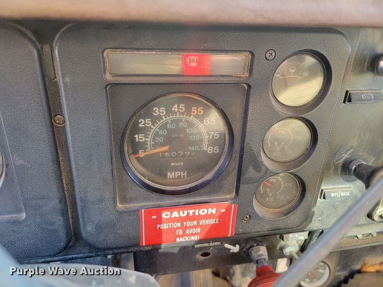 image for item ME9730 1981 International F-2654  crane truck