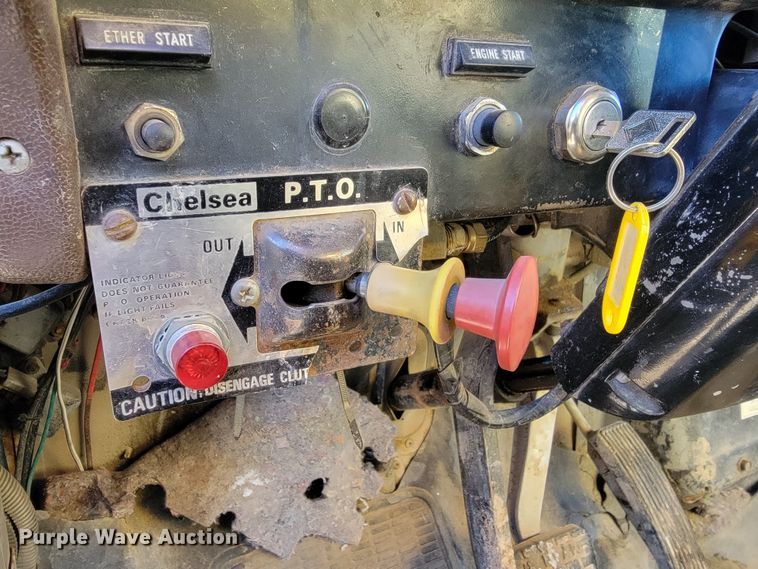 image for item ME9730 1981 International F-2654  crane truck