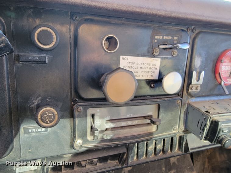 image for item ME9730 1981 International F-2654  crane truck