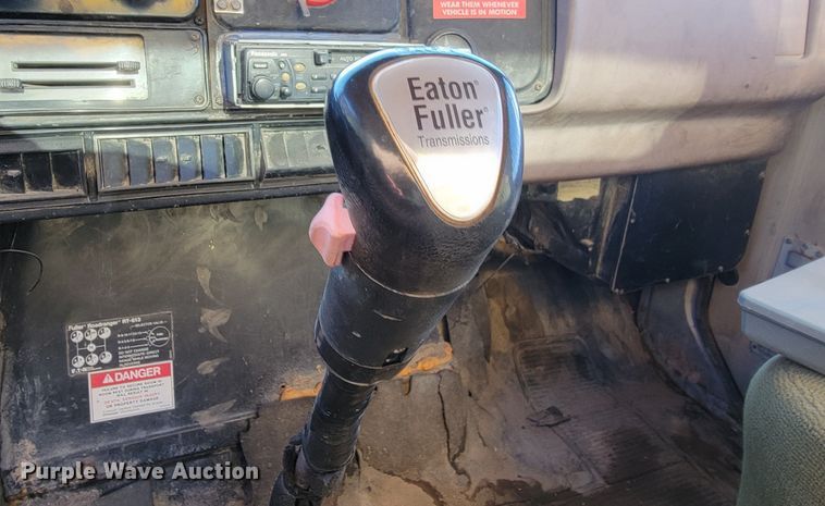 image for item ME9730 1981 International F-2654  crane truck