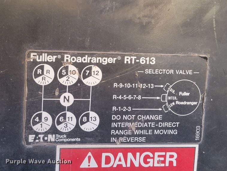 image for item ME9730 1981 International F-2654  crane truck