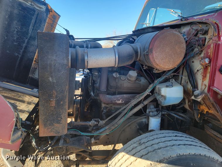 image for item ME9730 1981 International F-2654  crane truck