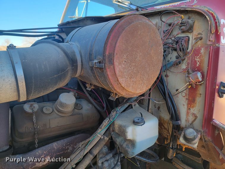 image for item ME9730 1981 International F-2654  crane truck