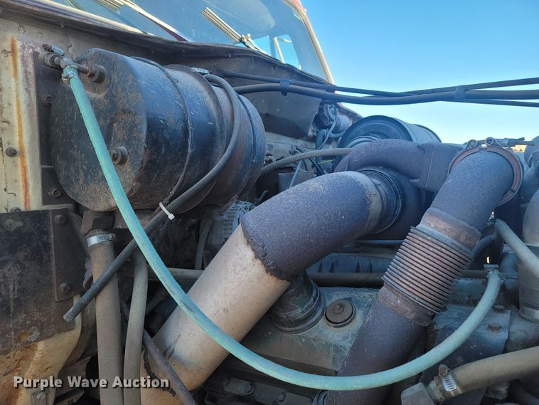 image for item ME9730 1981 International F-2654  crane truck