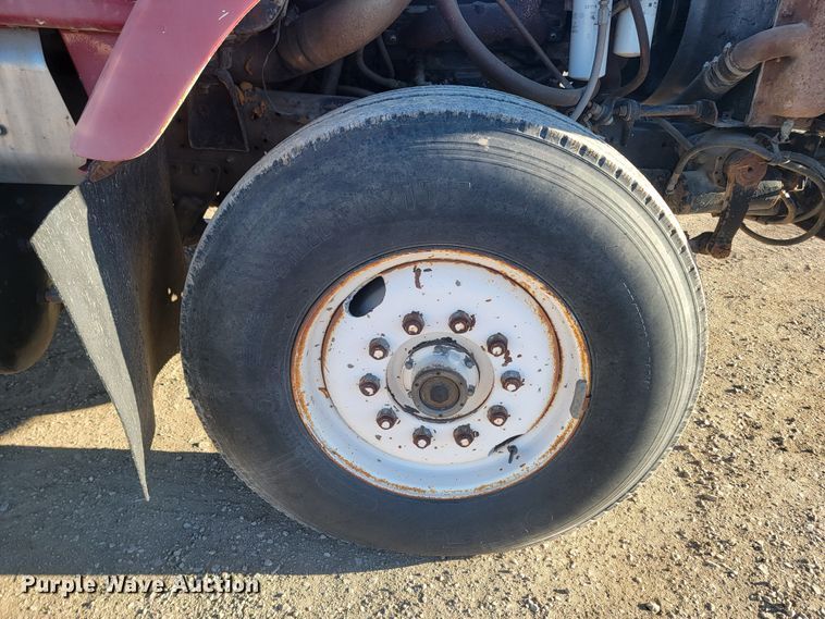 image for item ME9730 1981 International F-2654  crane truck