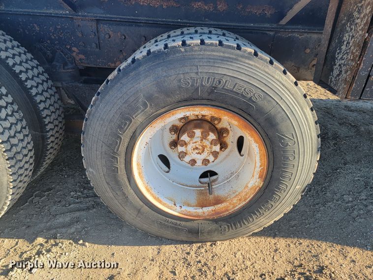 image for item ME9730 1981 International F-2654  crane truck