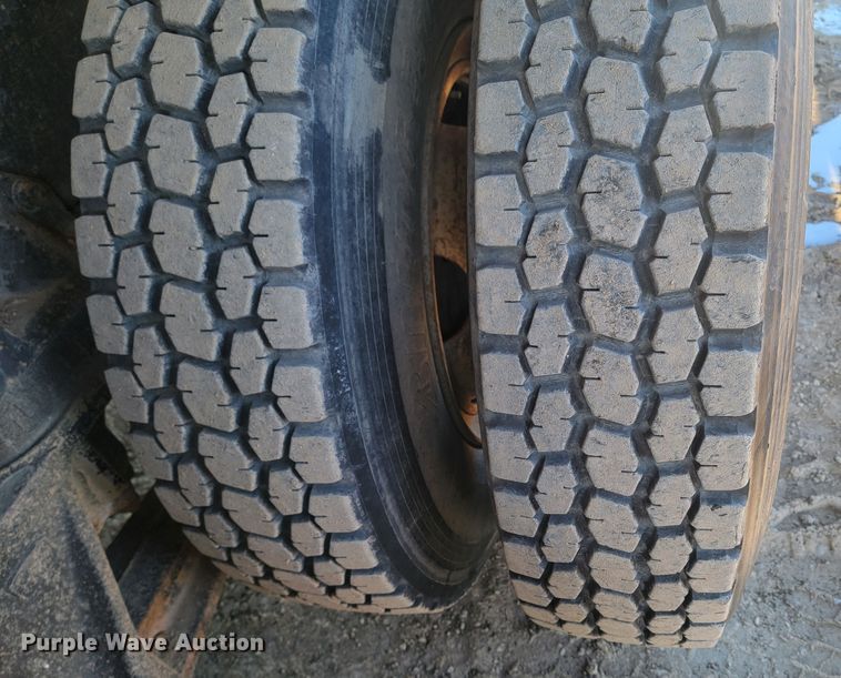 image for item ME9730 1981 International F-2654  crane truck