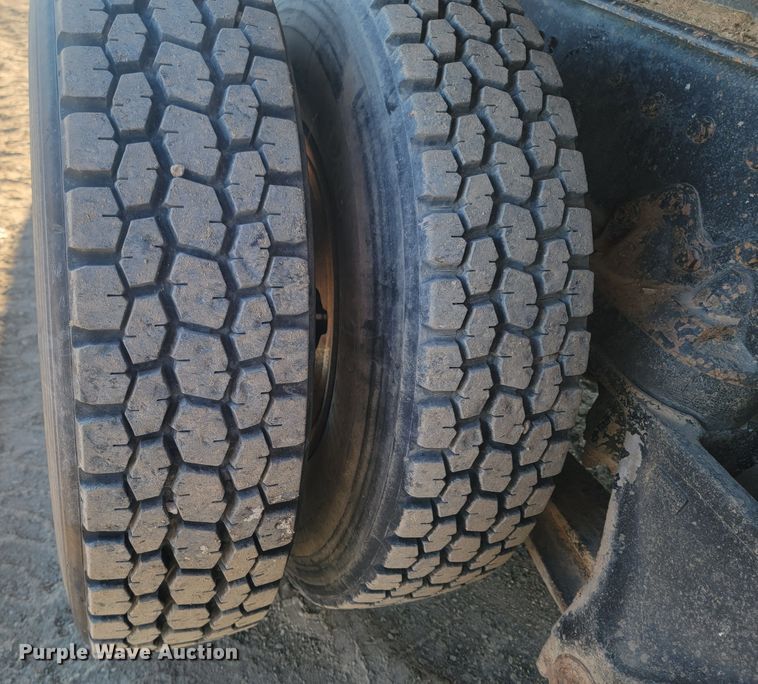 image for item ME9730 1981 International F-2654  crane truck