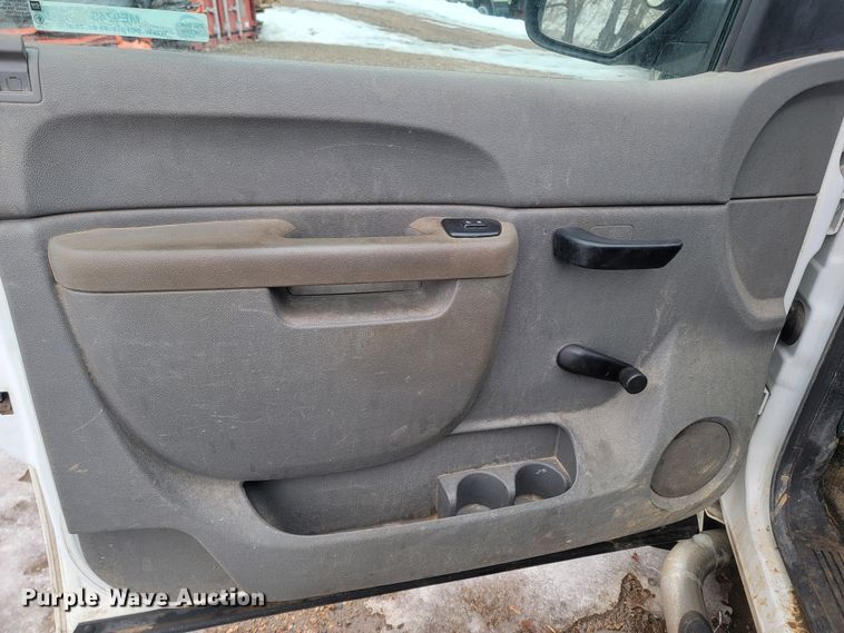 image for item ME9748 2013 Chevrolet Silverado 1500  pickup truck