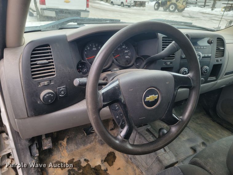 image for item ME9748 2013 Chevrolet Silverado 1500  pickup truck