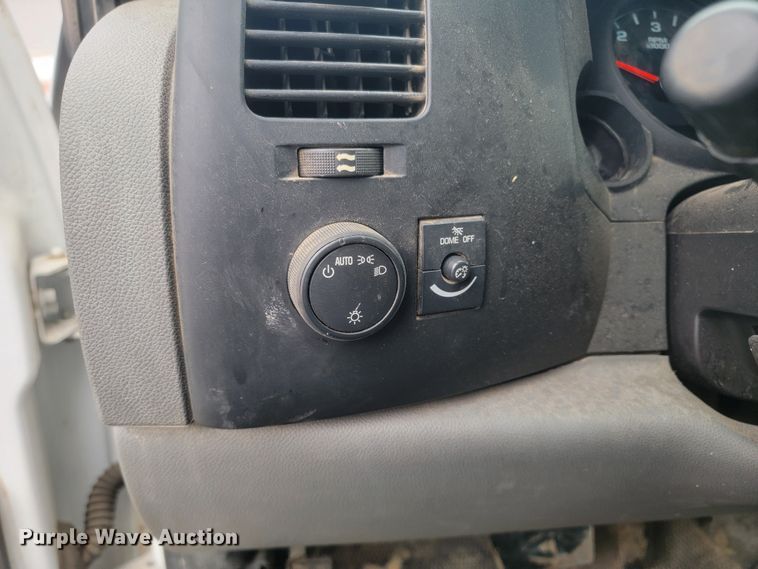 image for item ME9748 2013 Chevrolet Silverado 1500  pickup truck