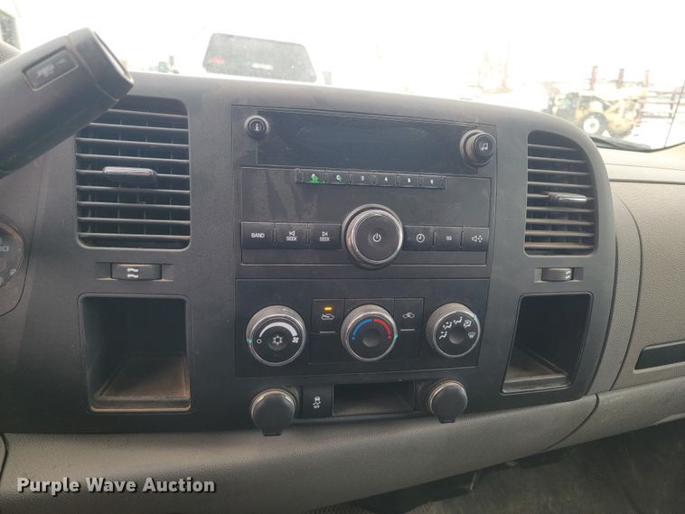 image for item ME9748 2013 Chevrolet Silverado 1500  pickup truck