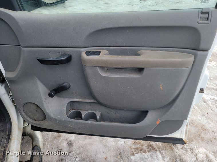 image for item ME9748 2013 Chevrolet Silverado 1500  pickup truck