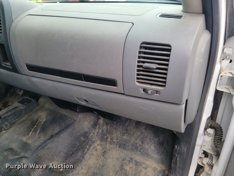 image for item ME9748 2013 Chevrolet Silverado 1500  pickup truck