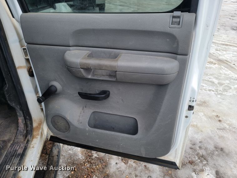 image for item ME9748 2013 Chevrolet Silverado 1500  pickup truck