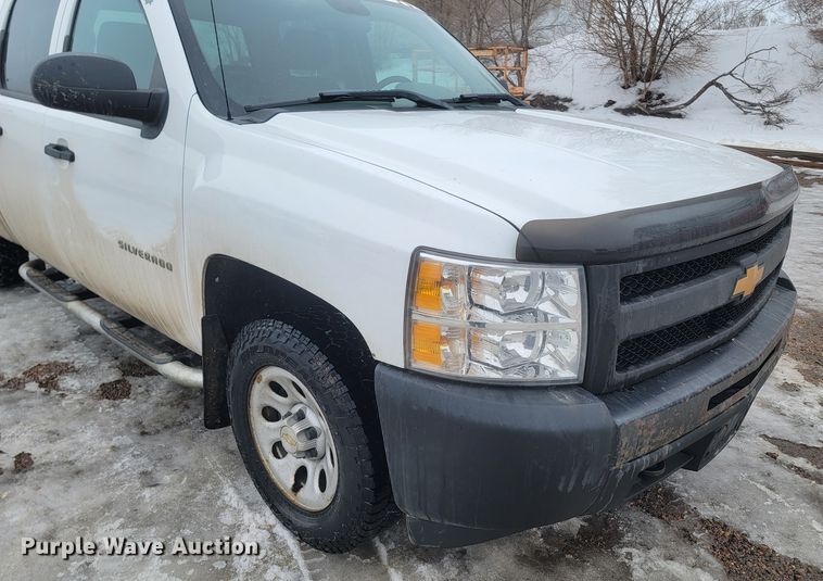 image for item ME9748 2013 Chevrolet Silverado 1500  pickup truck