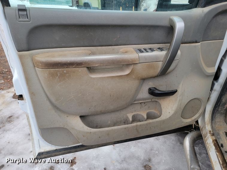 image for item ME9749 2012 Chevrolet Silverado 2500HD  Crew Cab pickup truck