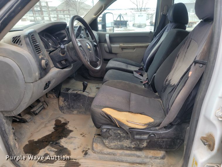 image for item ME9749 2012 Chevrolet Silverado 2500HD  Crew Cab pickup truck