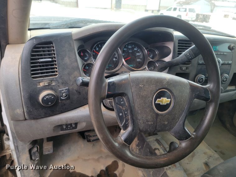 image for item ME9749 2012 Chevrolet Silverado 2500HD  Crew Cab pickup truck