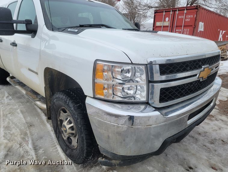 image for item ME9749 2012 Chevrolet Silverado 2500HD  Crew Cab pickup truck