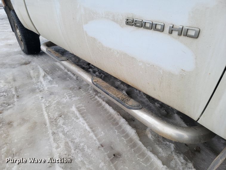 image for item ME9749 2012 Chevrolet Silverado 2500HD  Crew Cab pickup truck