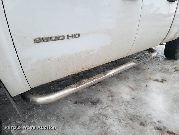 image for item ME9749 2012 Chevrolet Silverado 2500HD  Crew Cab pickup truck