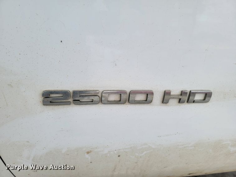 image for item ME9749 2012 Chevrolet Silverado 2500HD  Crew Cab pickup truck