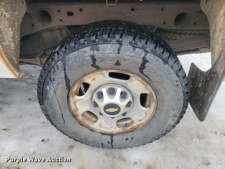 image for item ME9749 2012 Chevrolet Silverado 2500HD  Crew Cab pickup truck