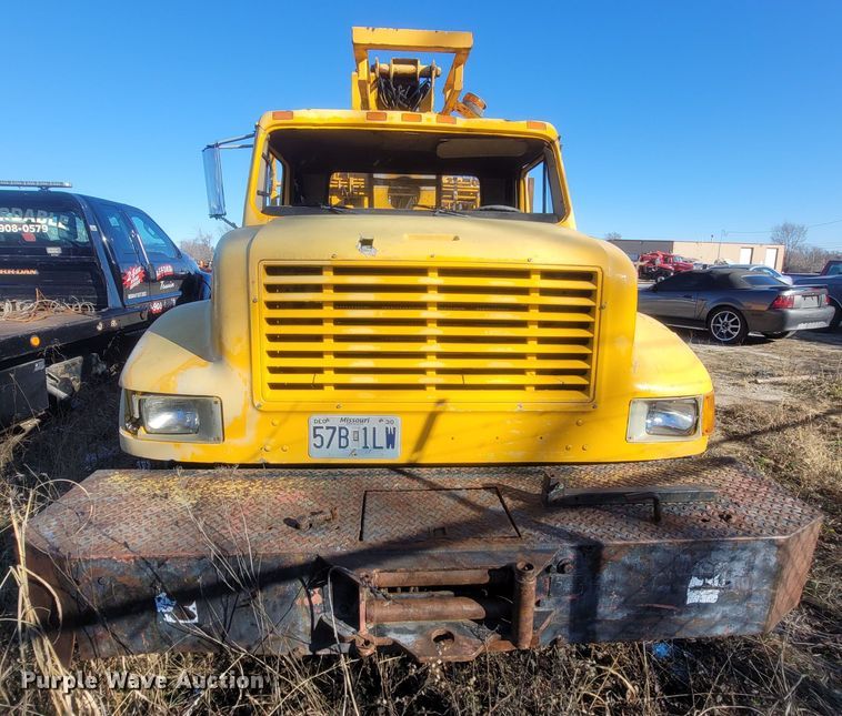 image for item MH9670 1991 International 4900  digger derrick truck