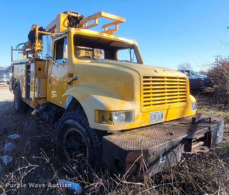 image for item MH9670 1991 International 4900  digger derrick truck