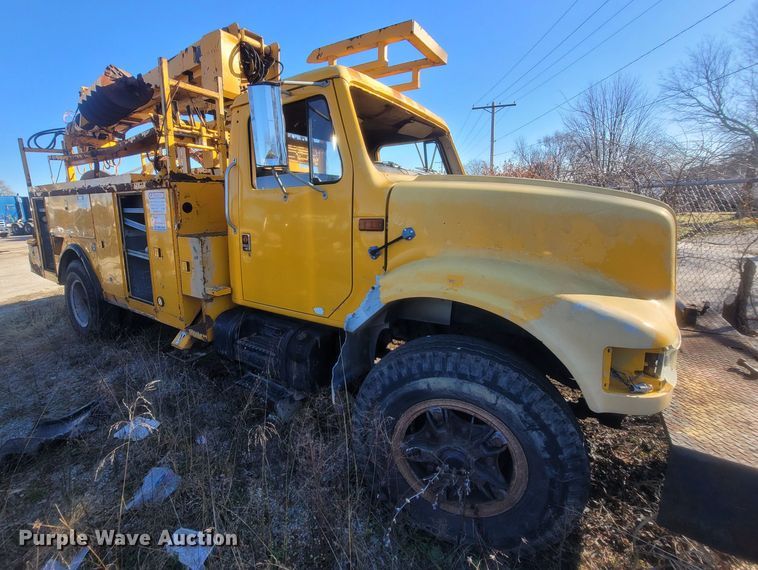 image for item MH9670 1991 International 4900  digger derrick truck