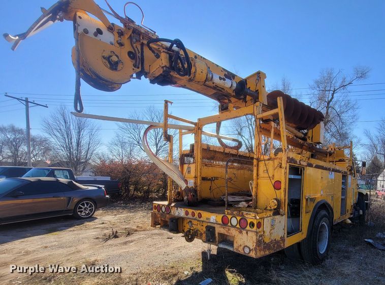 image for item MH9670 1991 International 4900  digger derrick truck