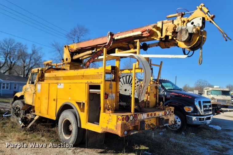 image for item MH9670 1991 International 4900  digger derrick truck