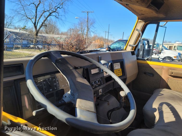 image for item MH9670 1991 International 4900  digger derrick truck