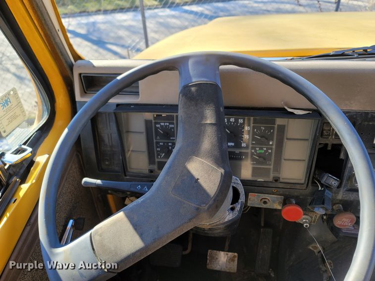 image for item MH9670 1991 International 4900  digger derrick truck