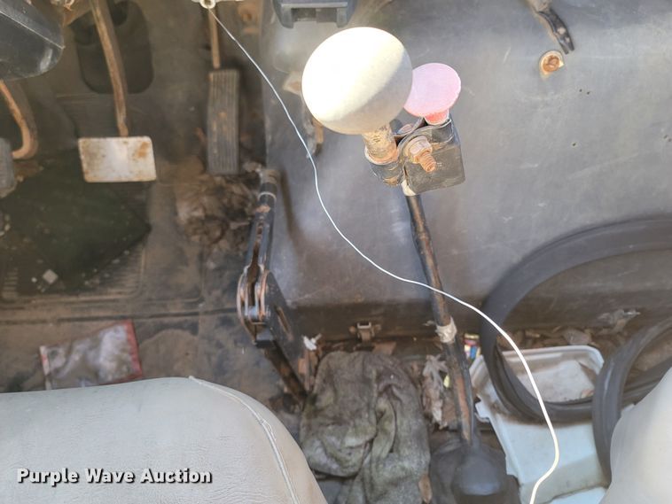 image for item MH9670 1991 International 4900  digger derrick truck