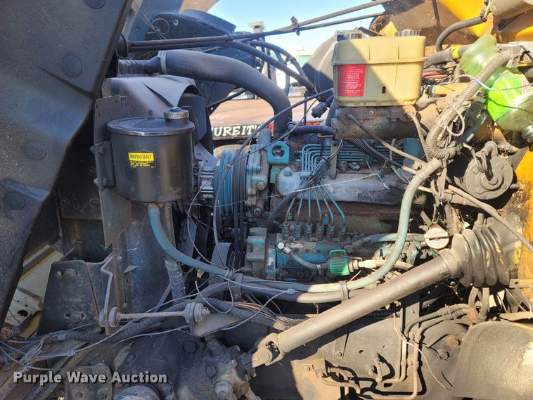 image for item MH9670 1991 International 4900  digger derrick truck