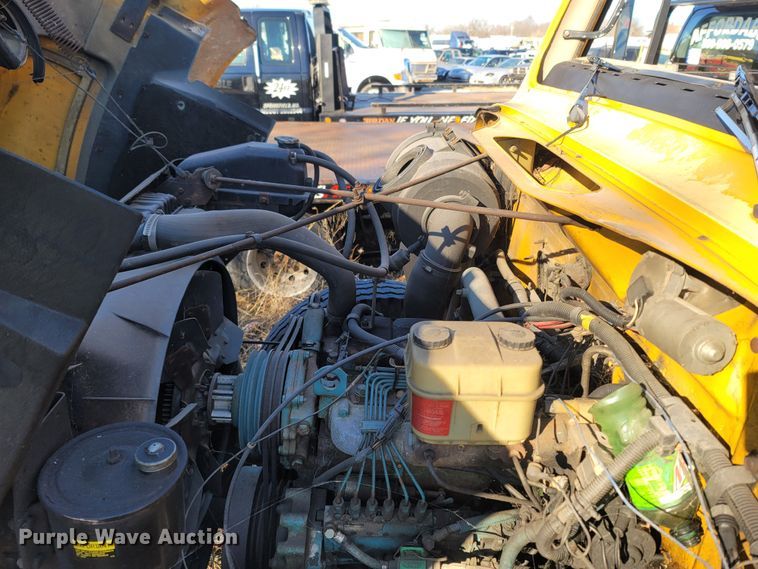 image for item MH9670 1991 International 4900  digger derrick truck