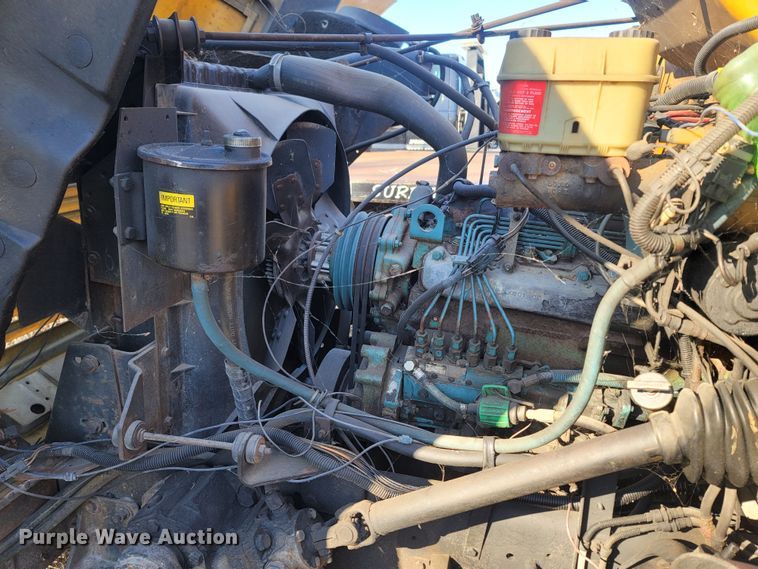 image for item MH9670 1991 International 4900  digger derrick truck