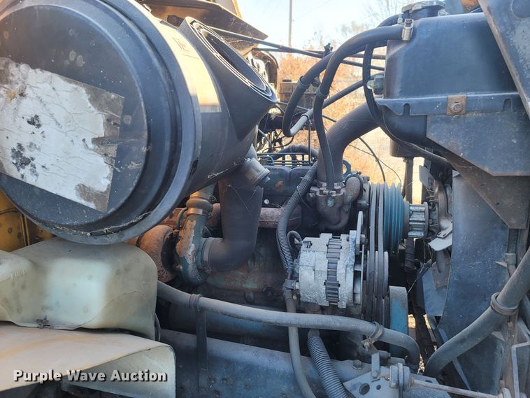 image for item MH9670 1991 International 4900  digger derrick truck