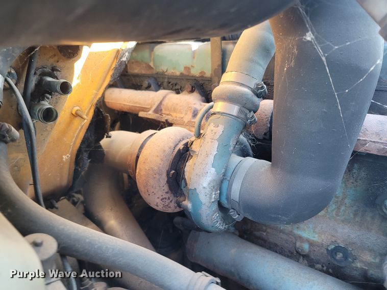 image for item MH9670 1991 International 4900  digger derrick truck